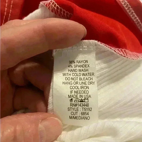 May Pink 2 piece set red & white zippered crop top with red elastic waist pants - Picture 4 of 12